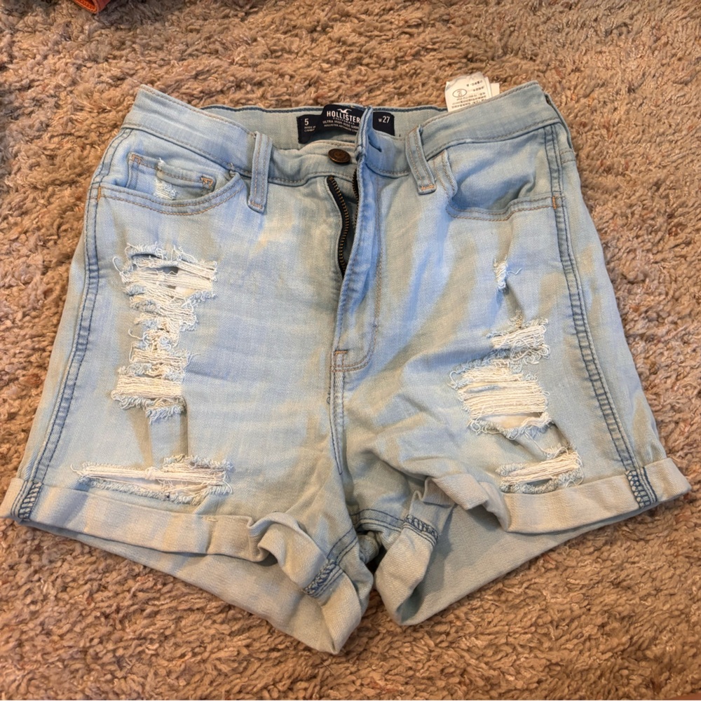 Hollister size 5 ultra high rise short 3”